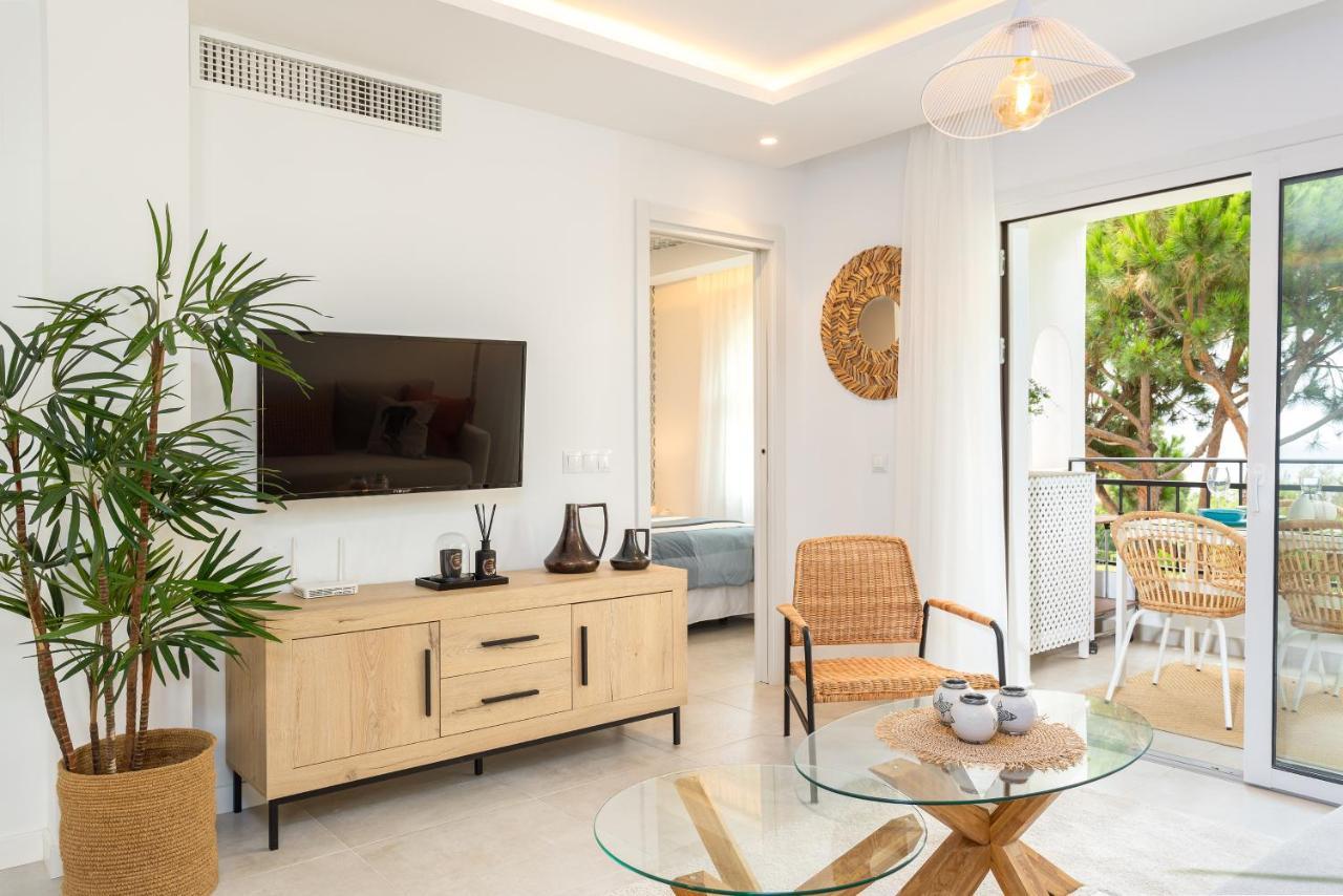 Club Delta Apartments By Ghr Rentals Михас Екстериор снимка